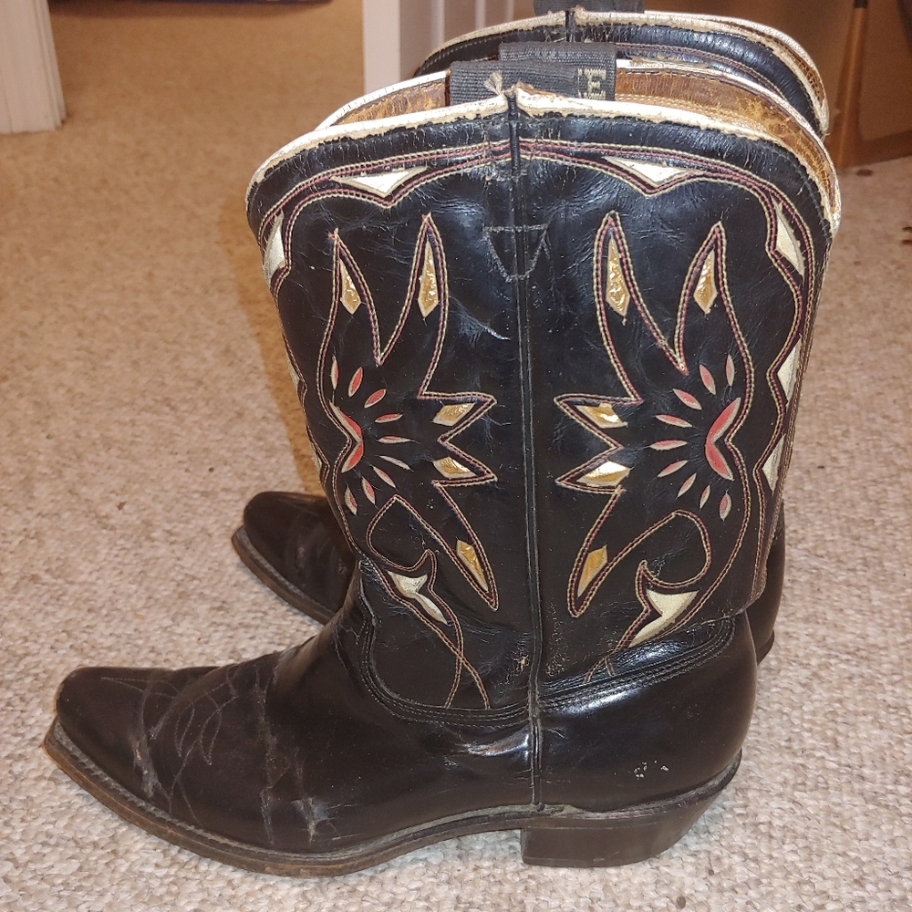 Cowboy boots 😻